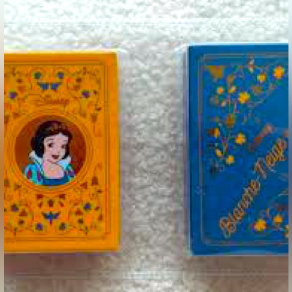The Mini Snow White Book with Case in French - Picture 3 of 8